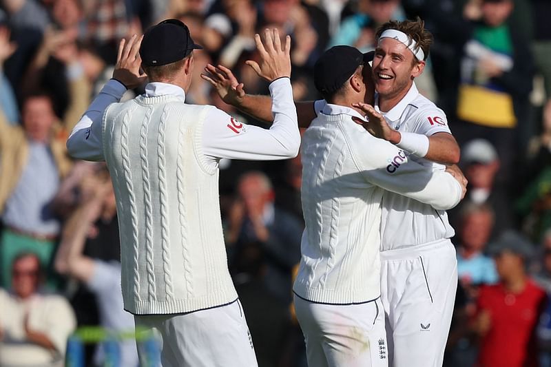 England's Stuart Broad (R) celebrates with England's James Anderson (C) and England's Zak Crawley (L) after England's victory on day five of the fifth Ashes cricket Test match between England and Australia at The Oval cricket ground in London on 31 July, 2023