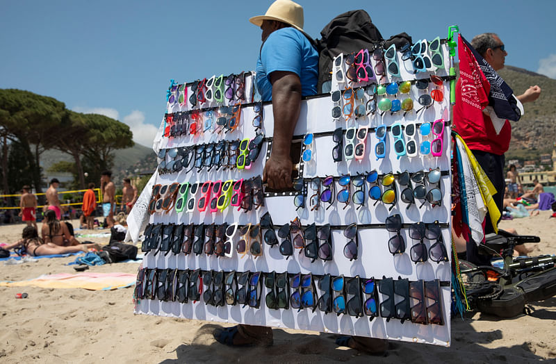 Sicily beach vendors