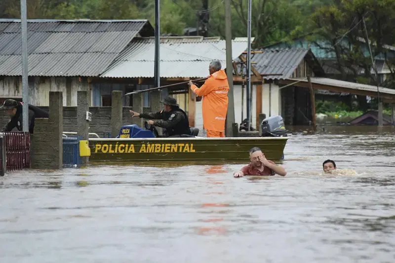 Fierce storm in southern Brazil kills at least 21 people and displaces more than 1,600