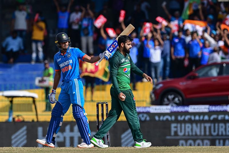 Rain has halted play in the blockbuster Super Four clash of the Asia Cup between India and Pakistan in the Sri Lankan capital Colombo on Sunday.