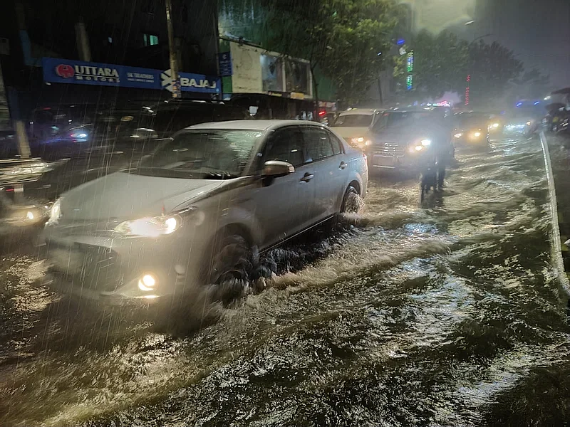 Waterlogging on BIjoy Sarani road at around 9:00pm on Thursday