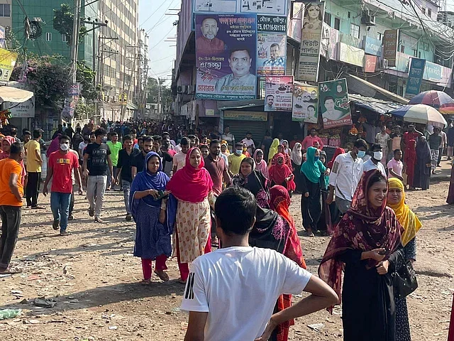 RMG workers demonstrate, attack police line and block highway in Gazipur