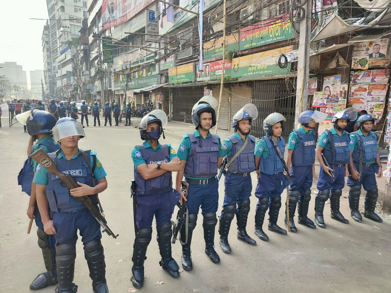 Police take position in front of BNP central office in Naya Paltan, Dhaka on 31 October 2023