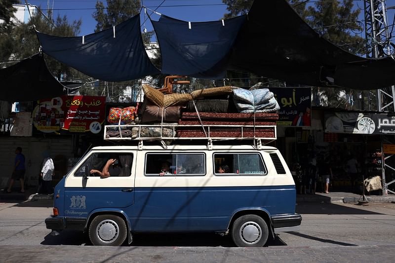 A Palestinian van carrying a family and their belongings arrives at the Rafah refugee camp, in the southern of Gaza Strip on Octobers 15, 2023.