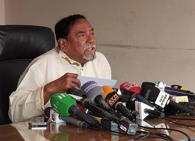 Major (Retd) Hafiz speaks at a press conference