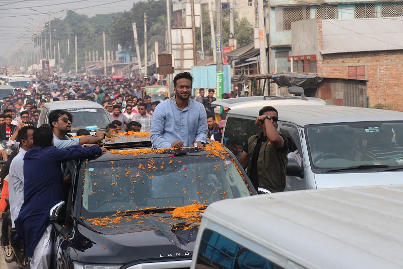 Thousands of AL leaders-activists welcomed Shakib Al Hasan in Magura on 29 November