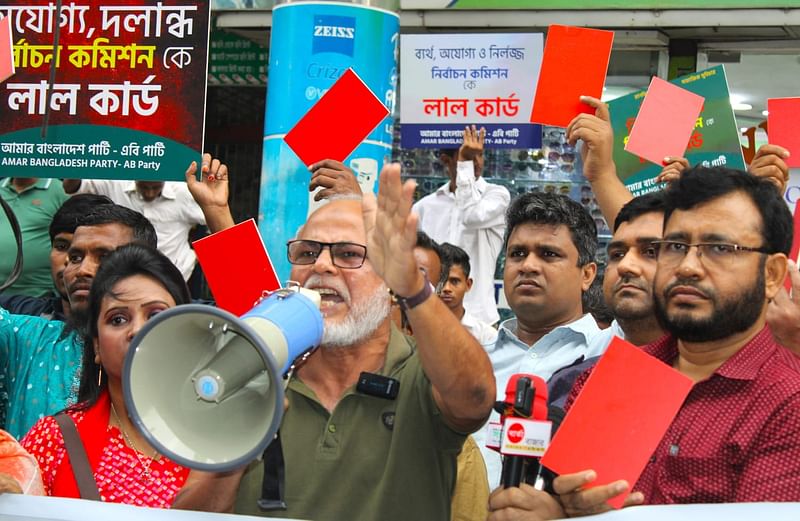 Amar Bangladesh Party, AB Party, held a ‘red-card’ demonstration on Thursday afternoon around Bijoy Nogor, Kakrail and Paltan area of the capital.