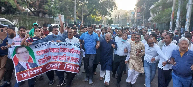 BNP leader Ruhul Kabir Rizvi leads a procession in the capital's Banani area on 26 November, 2023.