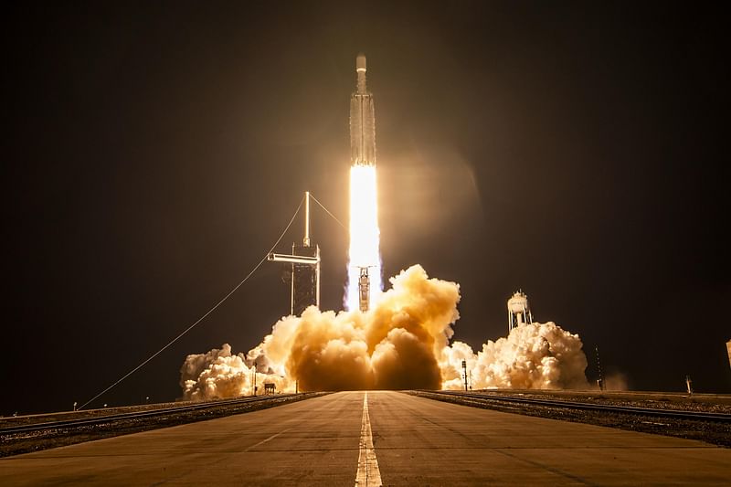 Falcon Heavy launches USSF-52 to orbit from Florida