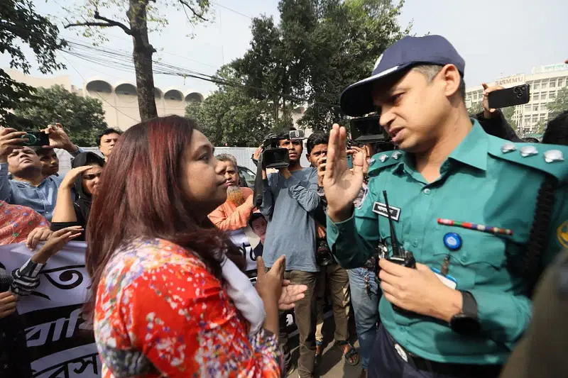 The police did not allow the programme of Maayer Daak before the national museum in Dhaka on 9 December, 2023.