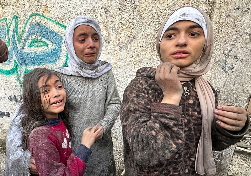 Children react following an Israeli air strike on Palestinian houses, amid the ongoing conflict between Israel and the Palestinian Islamist group Hamas, in Rafah in the southern Gaza Strip December 12, 2023