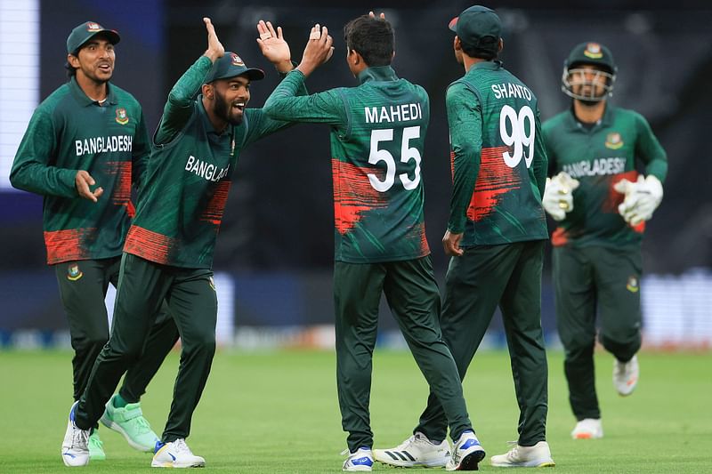 Bangladesh players celebrate the dismissal of New Zealand's Daryl Mitchell during the first Twenty20 cricket match between New Zealand and Bangladesh at McLean Park in Napier on 27 December, 2023.