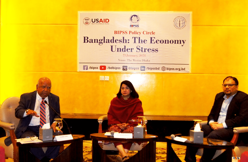 (L-R) Maj. Gen. ANM Muniruzzaman (retd), Dr Fahmida Khatun and Parvez Karim Abbasi