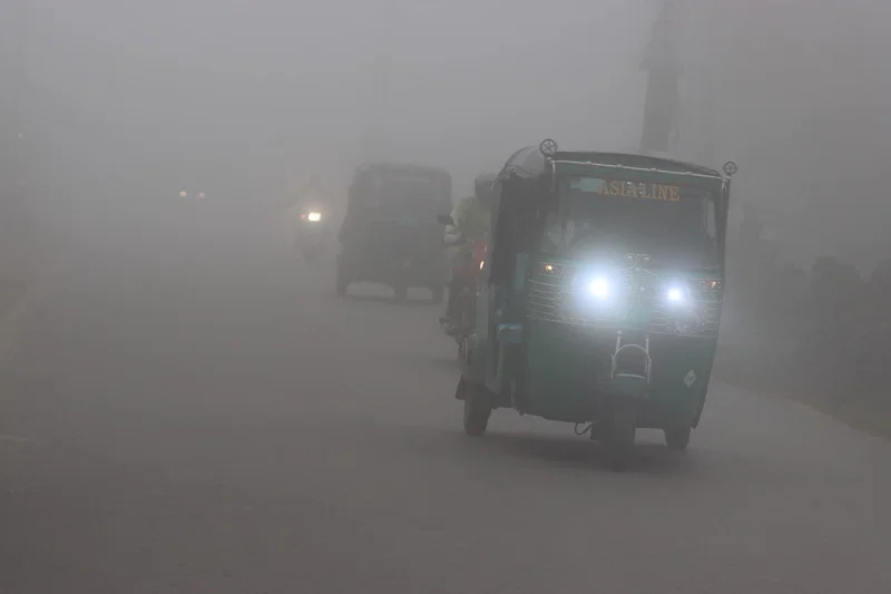 Vehicles move amid dense fog in Chanpur area of Sadar upazila in Cumilla on 24 January 2024.