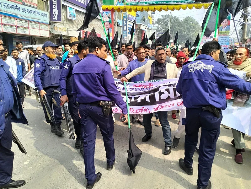 Police obstruct Faridpur BNP's procession in the district town on 26 January in 2024