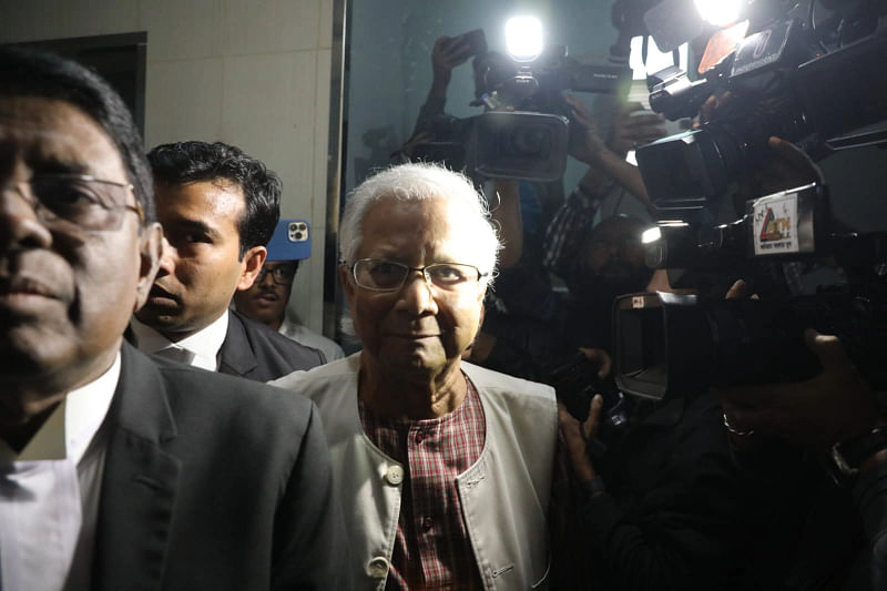 Nobel Laureate economist and Grameen Telecom Chairman Dr Muhammad Yunus enters the courtroom in Dhaka at 1:45pm on 1 January 2023.