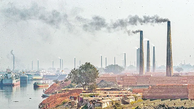 Chimneys spew out black fumes from the brick kilns, polluting the air. The picture was taken from Mollar Hat area of South Keraniganj on Monday afternoon. Sazid Hossain