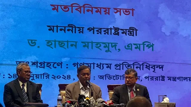 Foreign minister Hasan Mahmud exchanges views with the newsmen at the foreign ministry on Sunday.