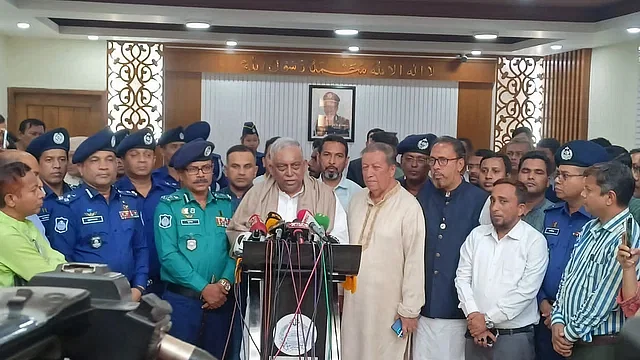 Home minister Asaduzzaman Khan replies to questions from the media after a meeting to exchange views with Chattogtam police. Friday afternoon at the office of the Chattogram district superintendent of police