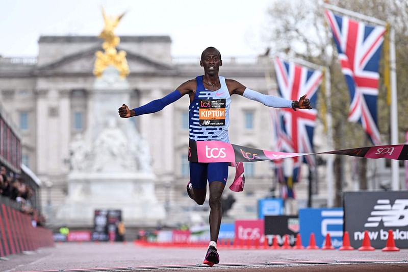 Kenya's Kelvin Kiptum breaks the tape to win the Men's race at the finish of the 2023 London Marathon in central London on April 23, 2023.