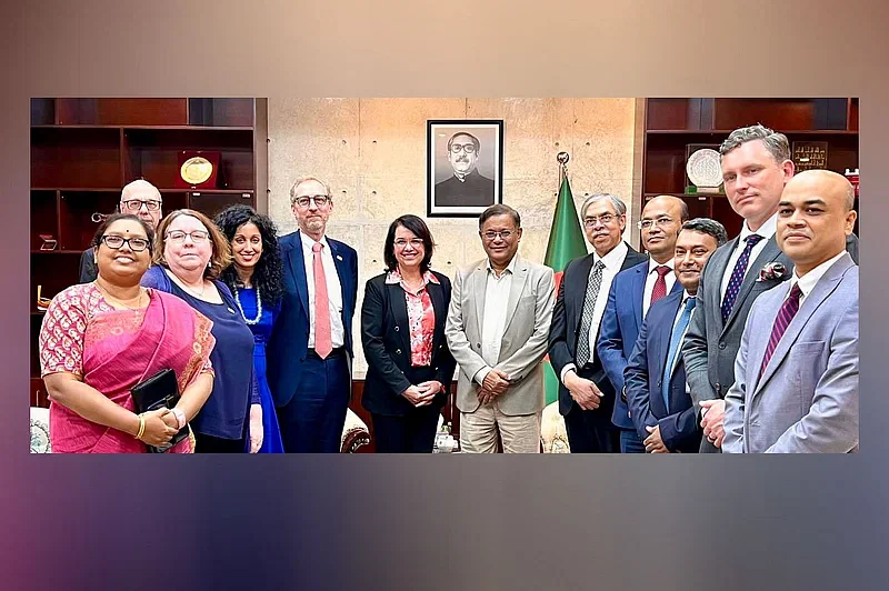 Foreign minister Hasan Mahmud and the US delegation pose for a photo