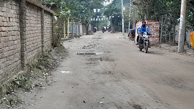 The construction of this road in the Char Ishwardia area of the MCC began six months ago, but it is yet to be finished