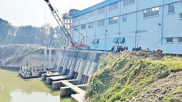 Main pump house of the Ganges-Kopotakkho irrigation project in Bheramara, Kushtia. All three irrigation pumps are out of order Prothom Alo