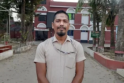 Journalist Shafiuzzaman Rana. In front of the Sherpur district jail after being released on Tuesday