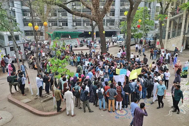 Jagannath University students started the demonstration in the morning