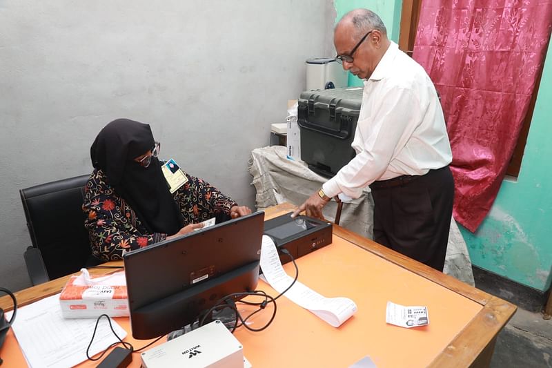 A man casts ballots using an electronic voting machine (EVM) at the Mymensingh Polytechnic Institute Vote Centre of ward 15 of the Mymensingh City Corporation during the city corporation election on 9 March 2024.