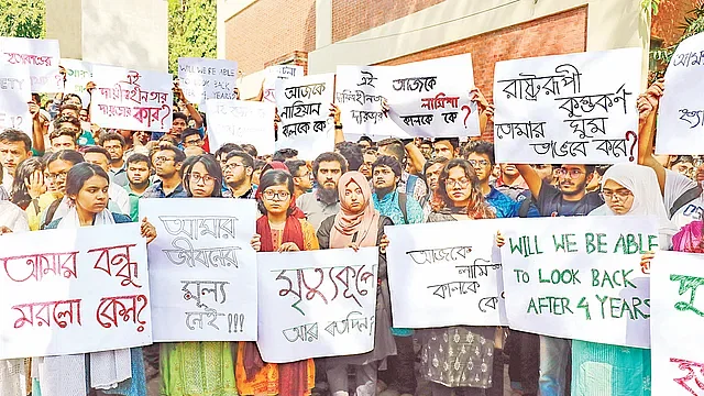 BUET teachers-students organised a human chain remembering deaths of two students in the fire at Bailey Road. They demanded punishment of those who are responsible for the fire incident. The picture was taken from BUET campus on Saturday.