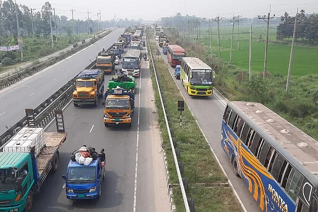 There was a huge pressure of vehicles on the Bangabandhu Bridge on 9 April, 2024.