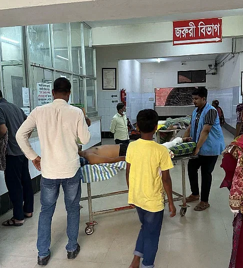 Persons under treatment at the National Institute of Traumatology and Orthopaedic Rehabilitation. Dhaka, 12 April