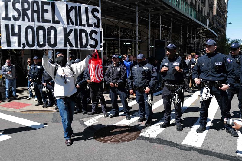 Police officers stand in front of the entrance of Columbia University which is occupied by pro-Palestine protesters in New York on 22 April, 2024