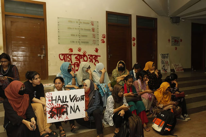 Demonstrating students take position in front of CUET's administrative building