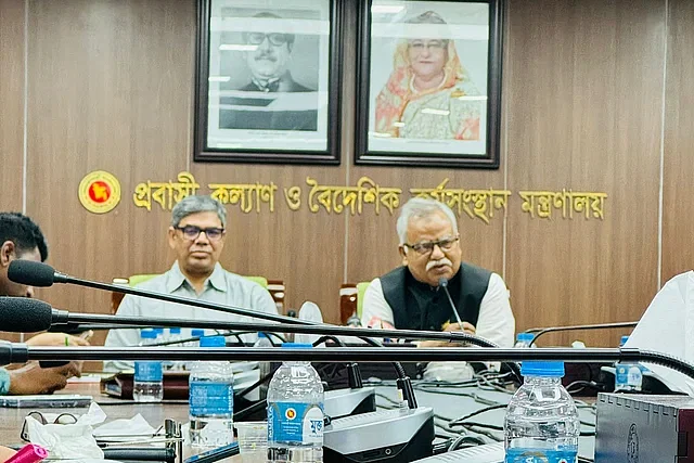 State minister Shafiqur Rahman is speaking at a view-exchange meeting with newsmen at the conference room of the expatriates welfare and overseas employment ministry on Sunday.