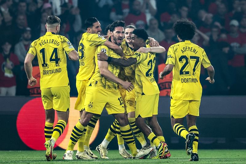 Dortmund's German defender Mats Hummels (C) celebtrates with teammates after scoring his teams first goal during the UEFA Champions League semi-final second leg football match between Paris Saint-Germain (PSG) and Borussia Dortmund, at the Parc des Princes stadium in Paris on 7 May, 2024