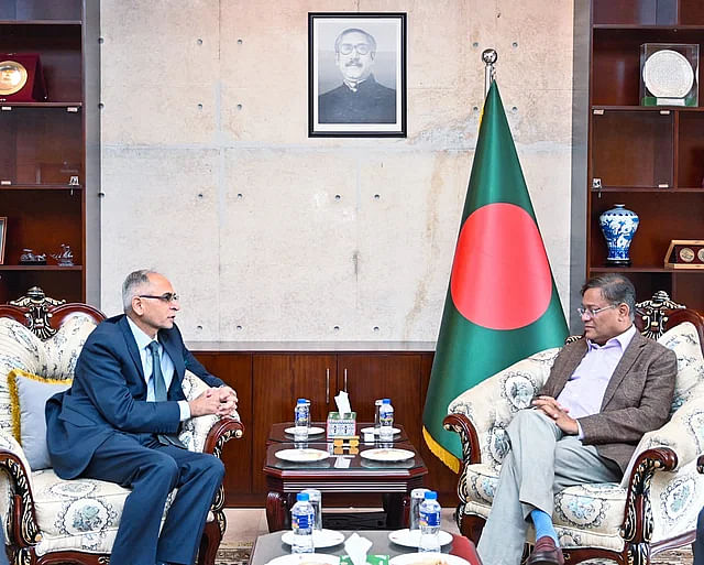 Indian foreign secretary Vinay Kwatra makes a courtesy call on foreign minister Hasan Mahmud at the foreign ministry on Thursday afternoon.