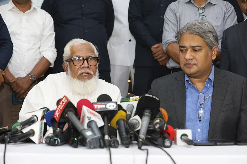 Prime minister’s private industry and investment advisor Salman F Rahman (L) and state minister for information and broadcasting Mohammad A Arafat at the media briefing on 14 May, 2024