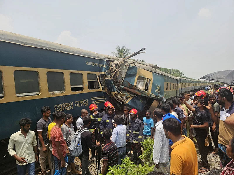 A passenger train collided into a freight train at the outer signal towards the south of Joydebpur station in Gazipur around 10:50am today, Friday.