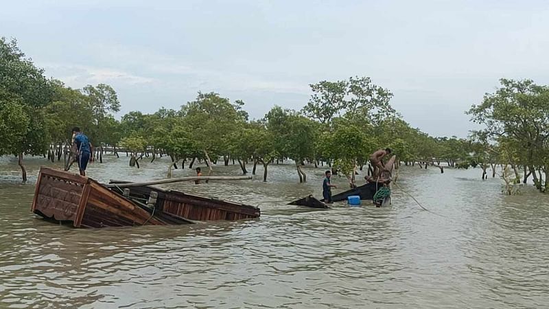 72 people missing as 16 trawlers capsize in Bay