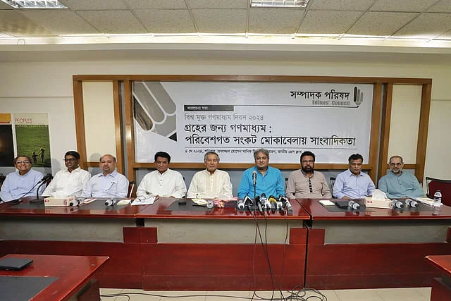 The Sampadak Parishad (Editors’ Council) holds a discussion on journalism's role in combatting environmental crises at the National Press Club in Dhaka on 4 May, 2024.