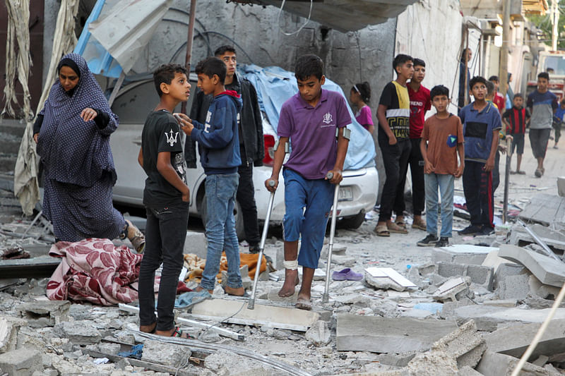 A wounded Palestinian child walks with crutches as others gather at the site of an Israeli strike on a house, amid the ongoing conflict between Israel and the Palestinian Islamist group Hamas, in Rafah, in the southern Gaza Strip 9 May, 2024