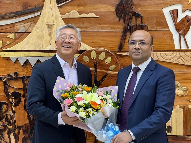 Foreign Ministry Director General Khandker Masudul Alam welcomes Donald Lu at the Hazrat Shahjalal International Airport in Dhaka 0n 14 May 2024.