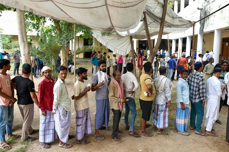 Voters queue up to cast their ballots at a polling station in Varanasi on June 1, 2024, during the seventh and final phase of voting in India's general election. Voting in India's election concludes on June 1, with Hindu-nationalist prime minister Narendra Modi strongly favoured to win a third term in office