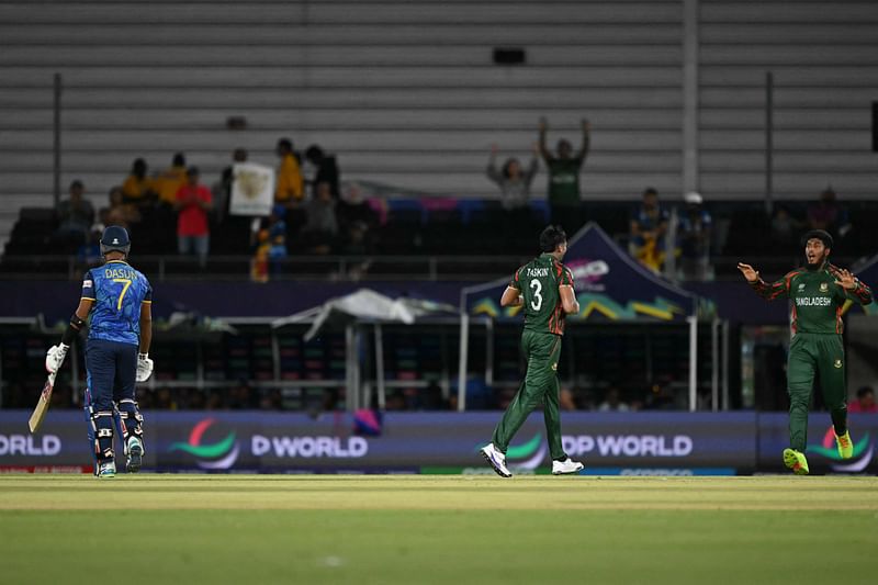 Bangladesh's vice-captain Taskin Ahmed (C) and Bangladesh's Rishad Hossain (R) celebrate the dismissal of Sri Lanka's Dasun Shanaka (L) during the ICC men's Twenty20 World Cup 2024 group D cricket match between Sri Lanka and Bangladesh at the Grand Prairie Cricket Stadium in Grand Prairie, Texas, on 7 June 2024.