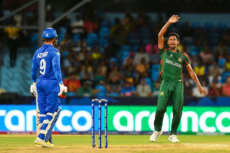 Bangladesh's Mustafizur Rahman (R) celebrates the dismissal of Afghanistan's Azmatullah Omarzai (L) during the ICC men's Twenty20 World Cup 2024 Super Eight cricket match between Afghanistan and Bangladesh at Arnos Vale Stadium in Arnos Vale, Saint Vincent and the Grenadines on 24 June 2024.