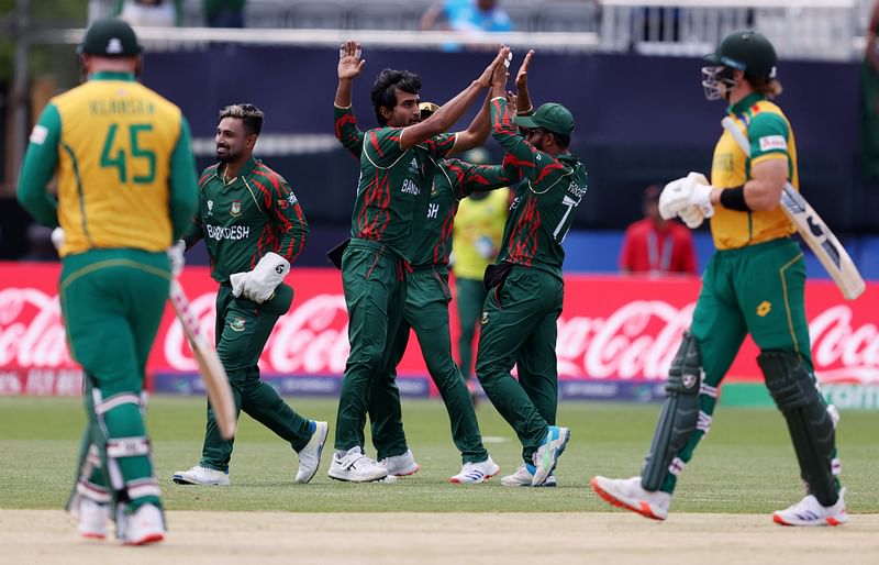 Tanzim Hasan of Bangladesh celebrates the wicket of Tristan Stubbs of South Africa during the ICC Men's T20 Cricket World Cup West Indies & USA 2024 match between South Africa and Bangladesh at Nassau County International Cricket Stadium on 10 June 2024 in New York, New York.