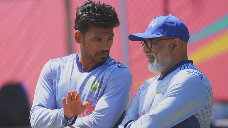 Bangladesh cricket team head coach Chandika Hathurusingha and captain Najmul Hossain Shanto