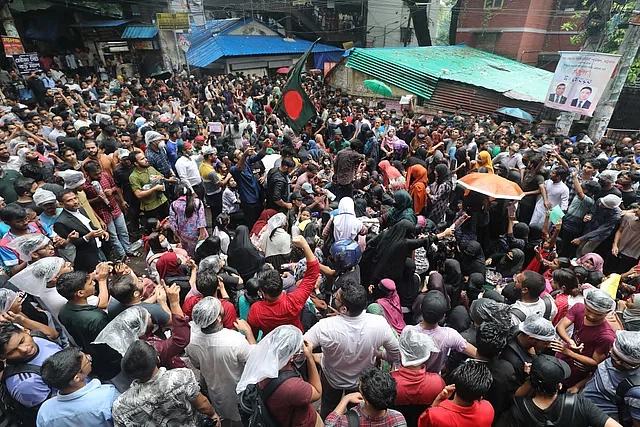 Protesting students at the Doel Chattor of the court in the city of Chattogram at around 12:00pm on Wednesday.